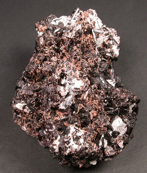 Manganvesuvianite