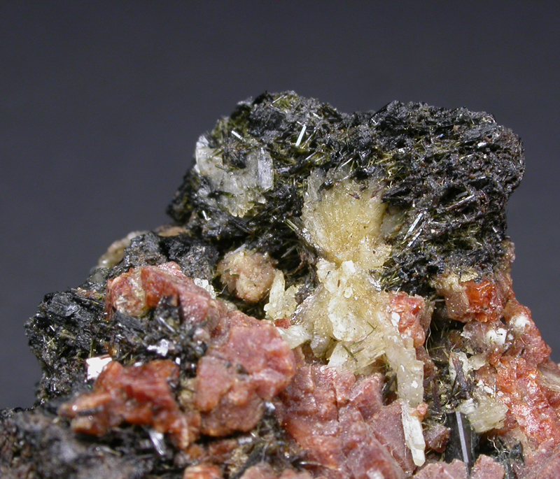 Rhodochrosite Genthelvite & Catapleiite