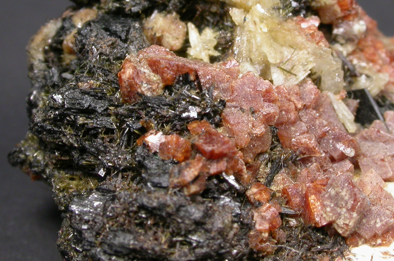 Rhodochrosite Genthelvite & Catapleiite