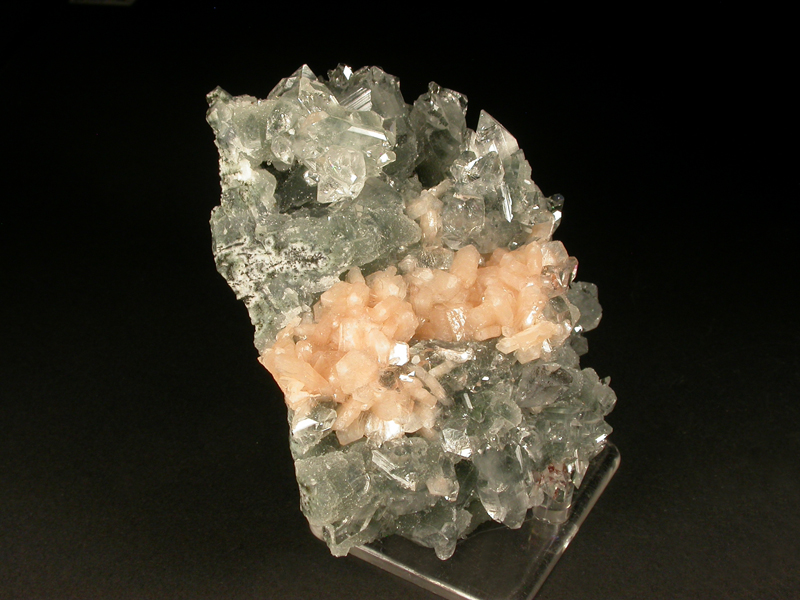 Fluorapophyllite-(K) & Chalcedony & Stilbite-Ca