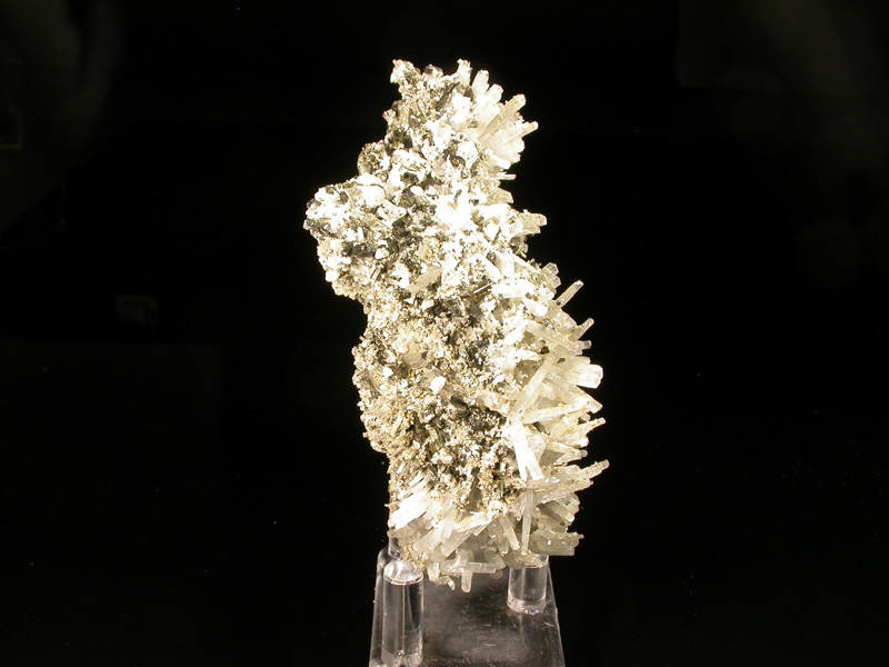 Natrolite & Calcioancylite-(Ce)