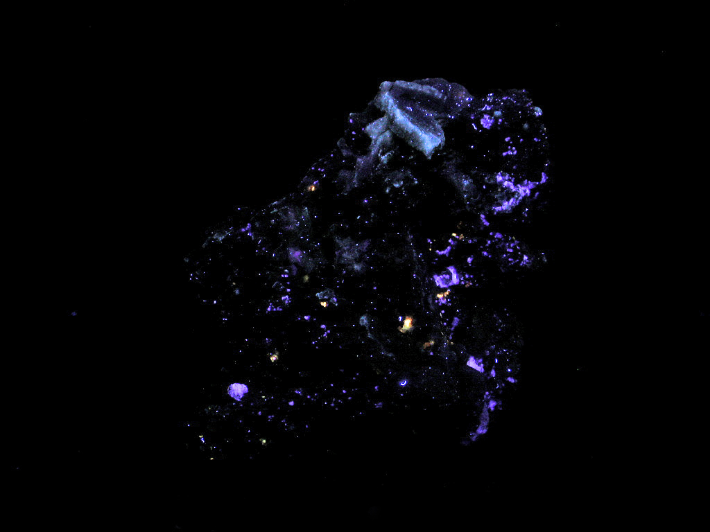 Sérandite Natrolite Willemite Chamosite & Polylithionite