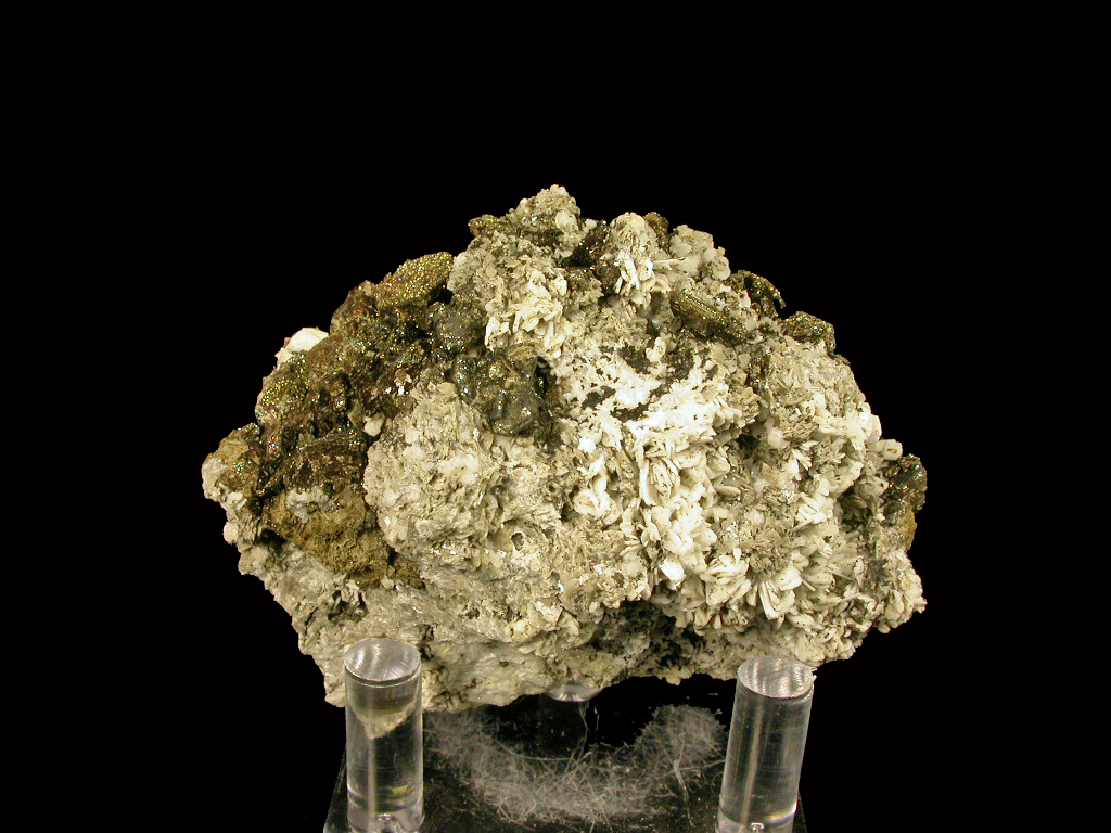 Bastnäsite-(Ce) & Pyrite