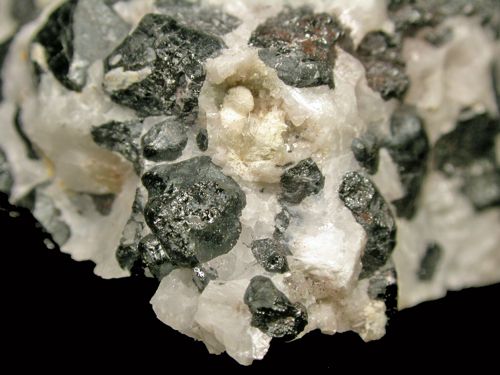 Chlorophoenicite Franklinite & Calcite