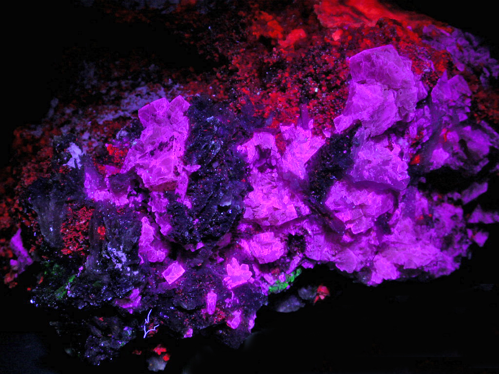 Leucophanite & Calcite
