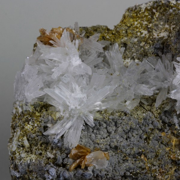 Olshanskyite Roweite Johnbaumite On Andradite