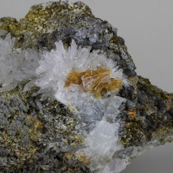 Olshanskyite Roweite Johnbaumite On Andradite