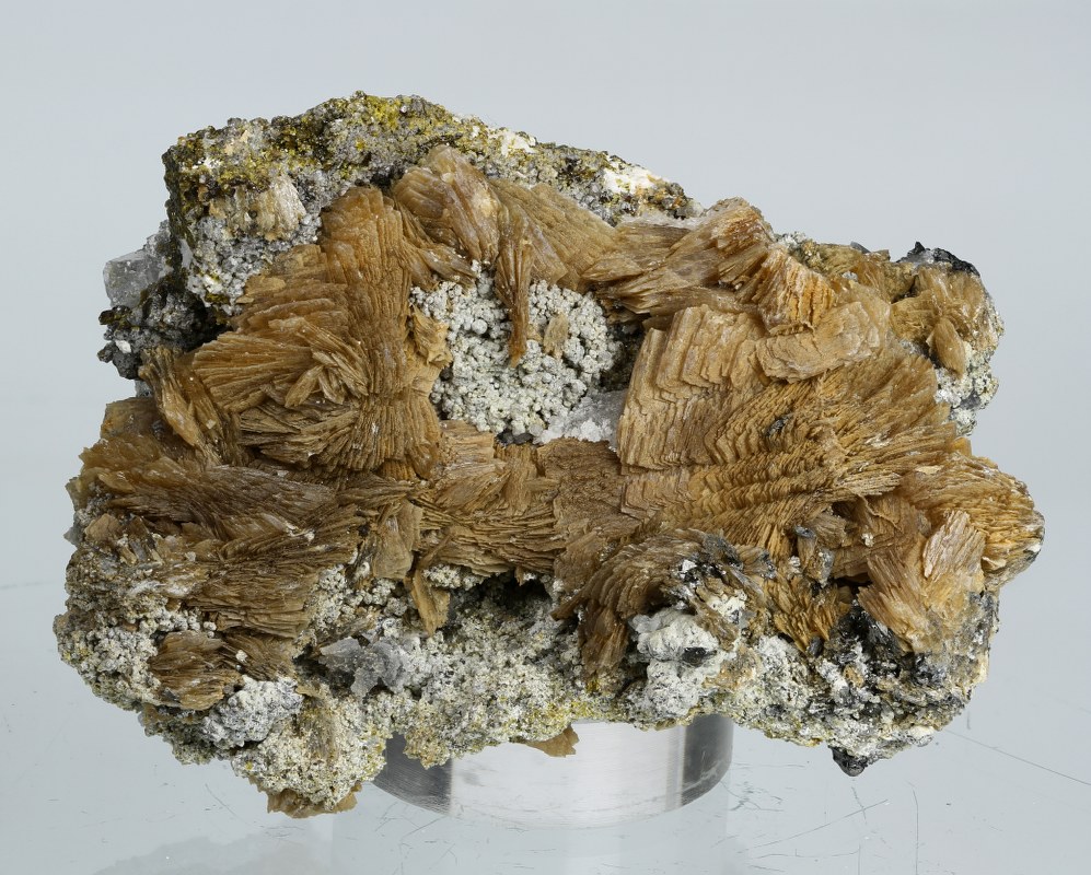 Roweite On Andradite