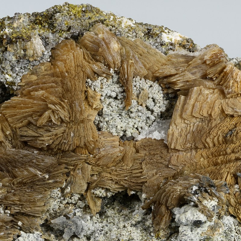 Roweite On Andradite