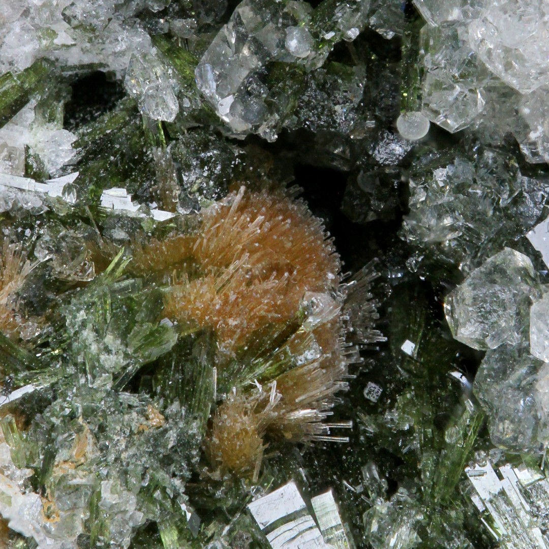 Bultfonteinite & Apophyllite On Diopside