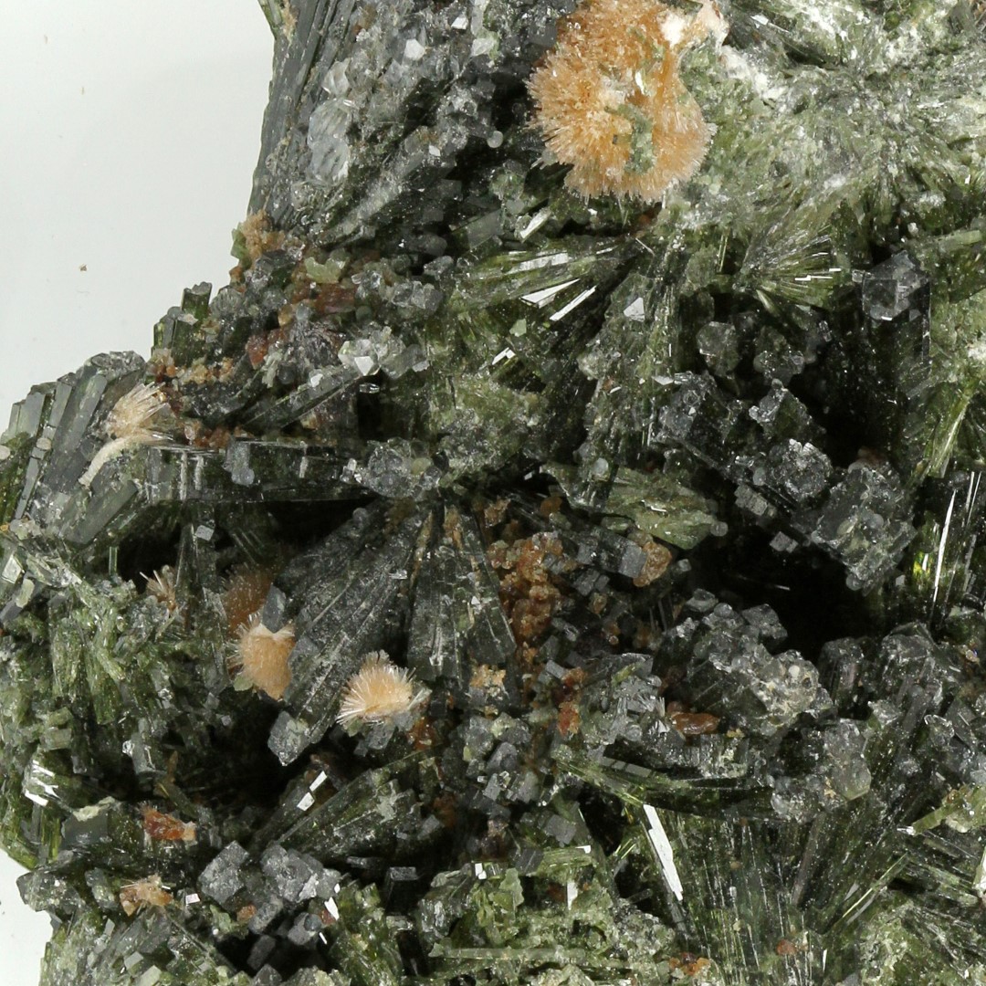 Bultfonteinite On Diopside With Apophyllite