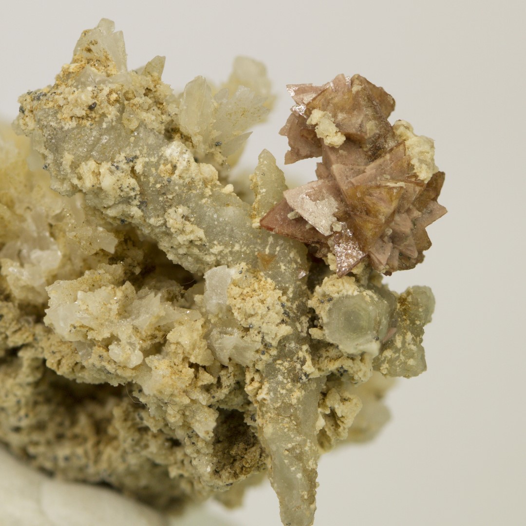 Genthelvite On Quartz & Manganoan Calcite