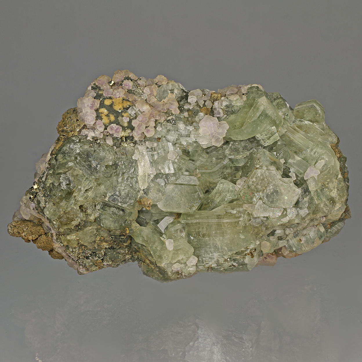 Fluorapatite Fluorite & Siderite