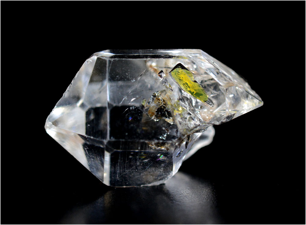 Quartz With Hydrocarbon Inclusions