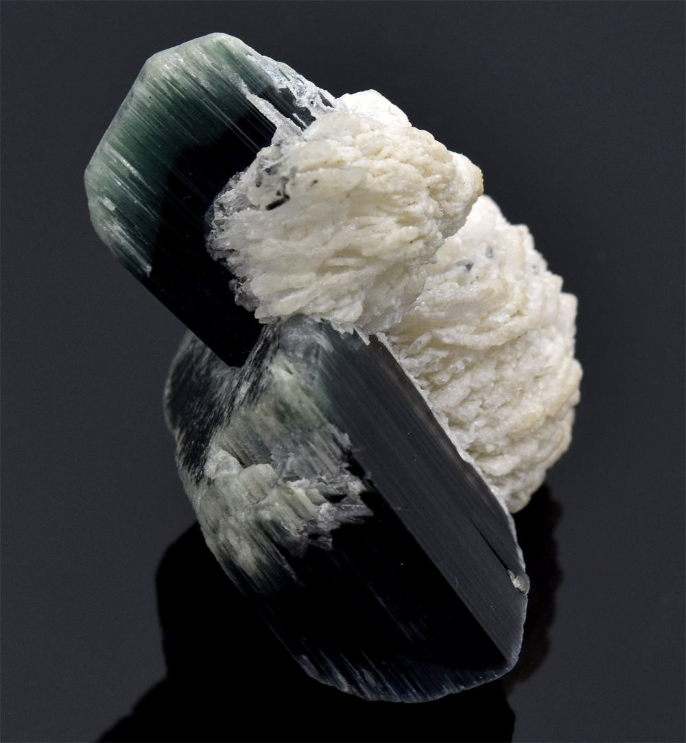 Elbaite With Cleavelandite