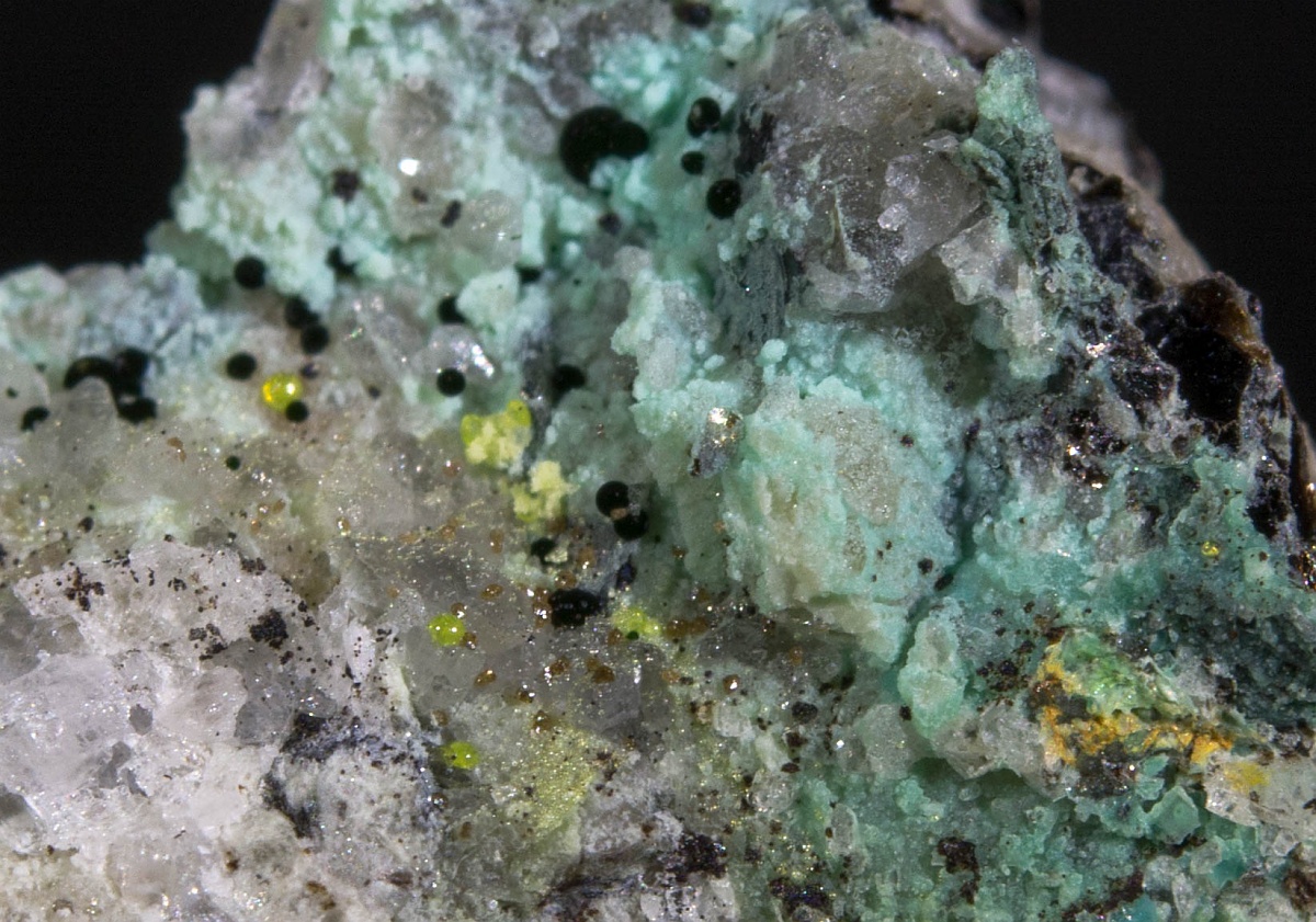 Hechtsbergite & Eulytine & Namibite