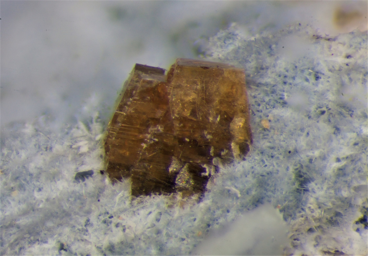 Joaquinite-(Ce)