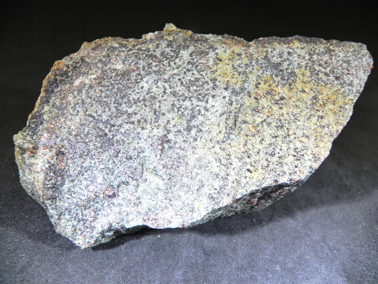 Omphacite With Garnet