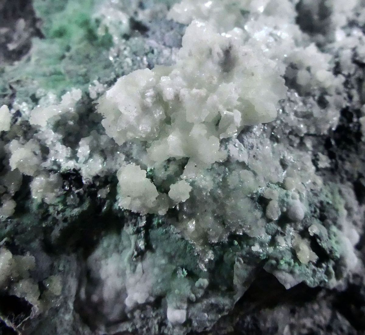 Nesquehonite Nickelhexahydrite Hydrotalcite & Dypingite