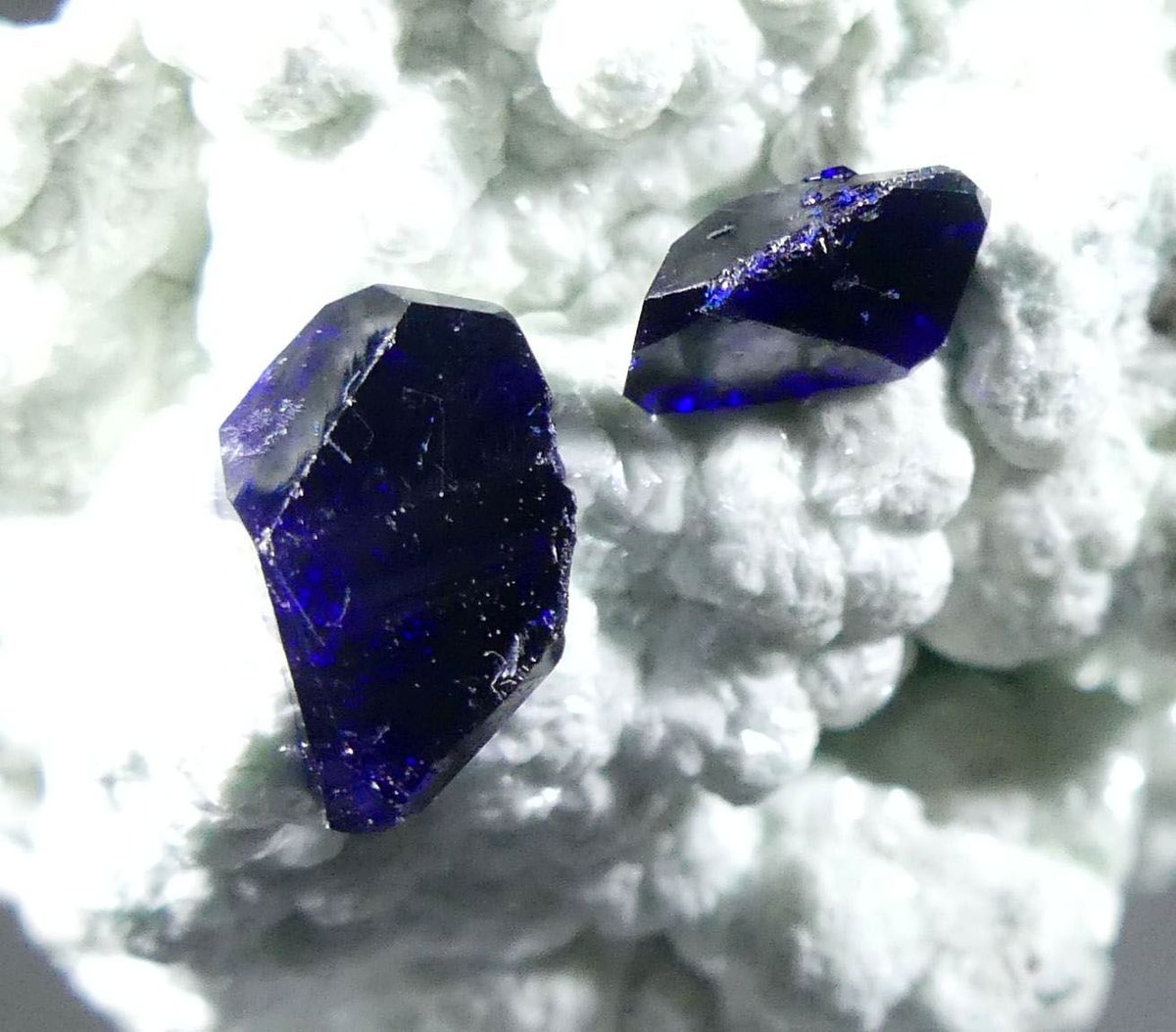 Azurite On Smithsonite With Bayldonite