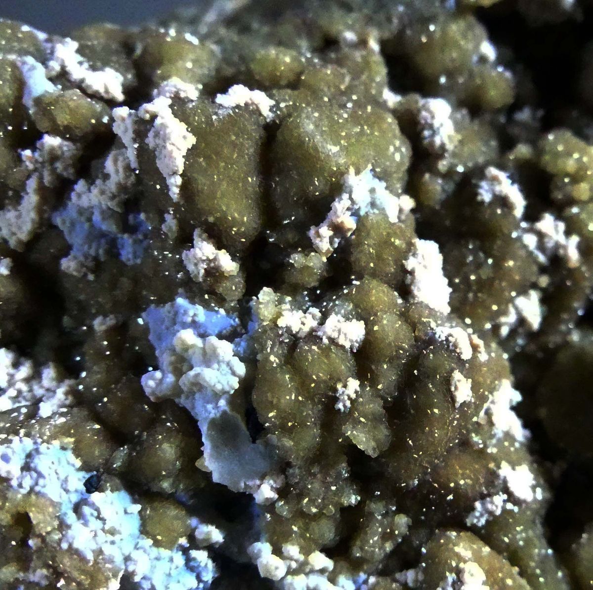 Sphärosiderite On Chalcedony Psm Fluorite With Dolomite