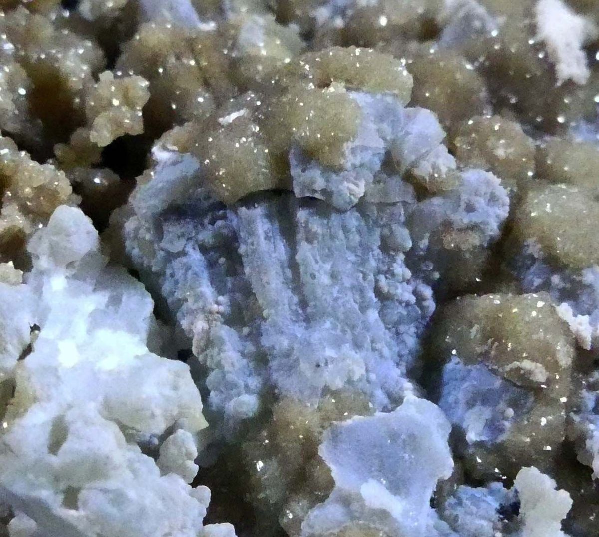 Sphärosiderite On Chalcedony Psm Fluorite With Dolomite