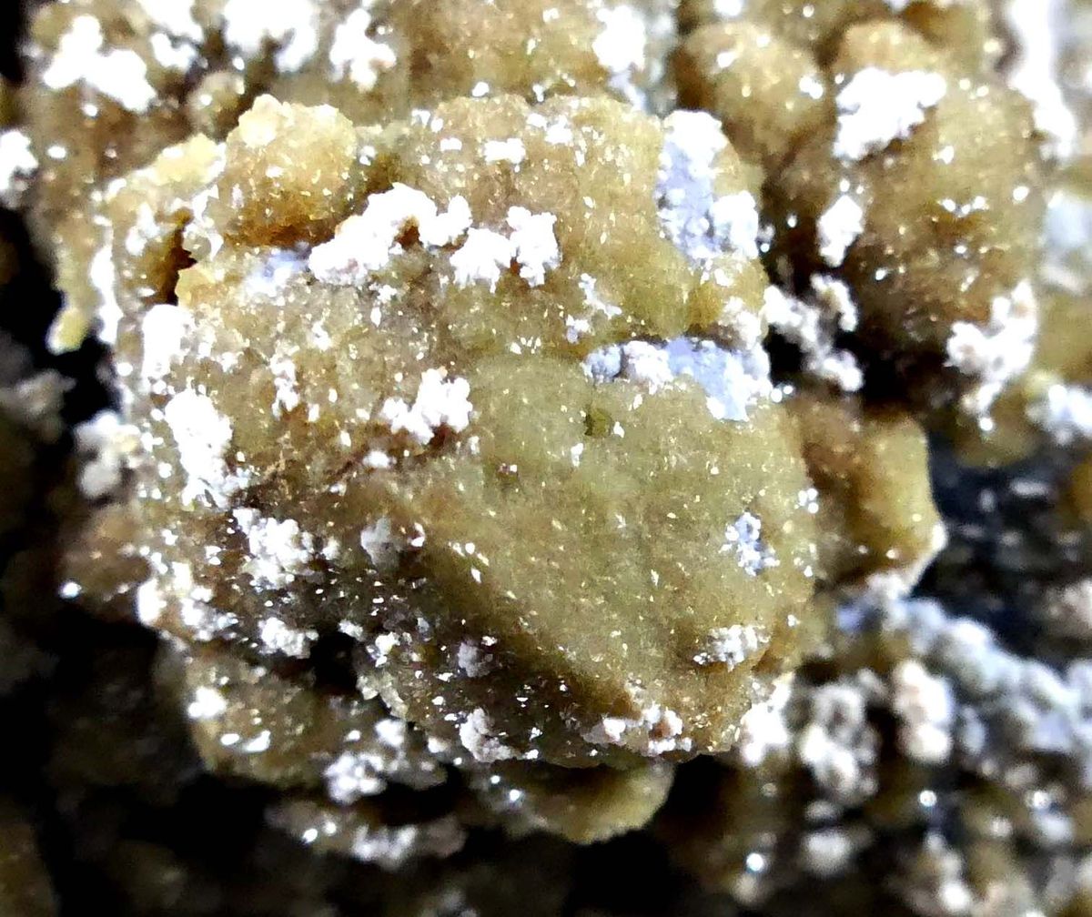 Sphärosiderite On Chalcedony Psm Fluorite With Dolomite