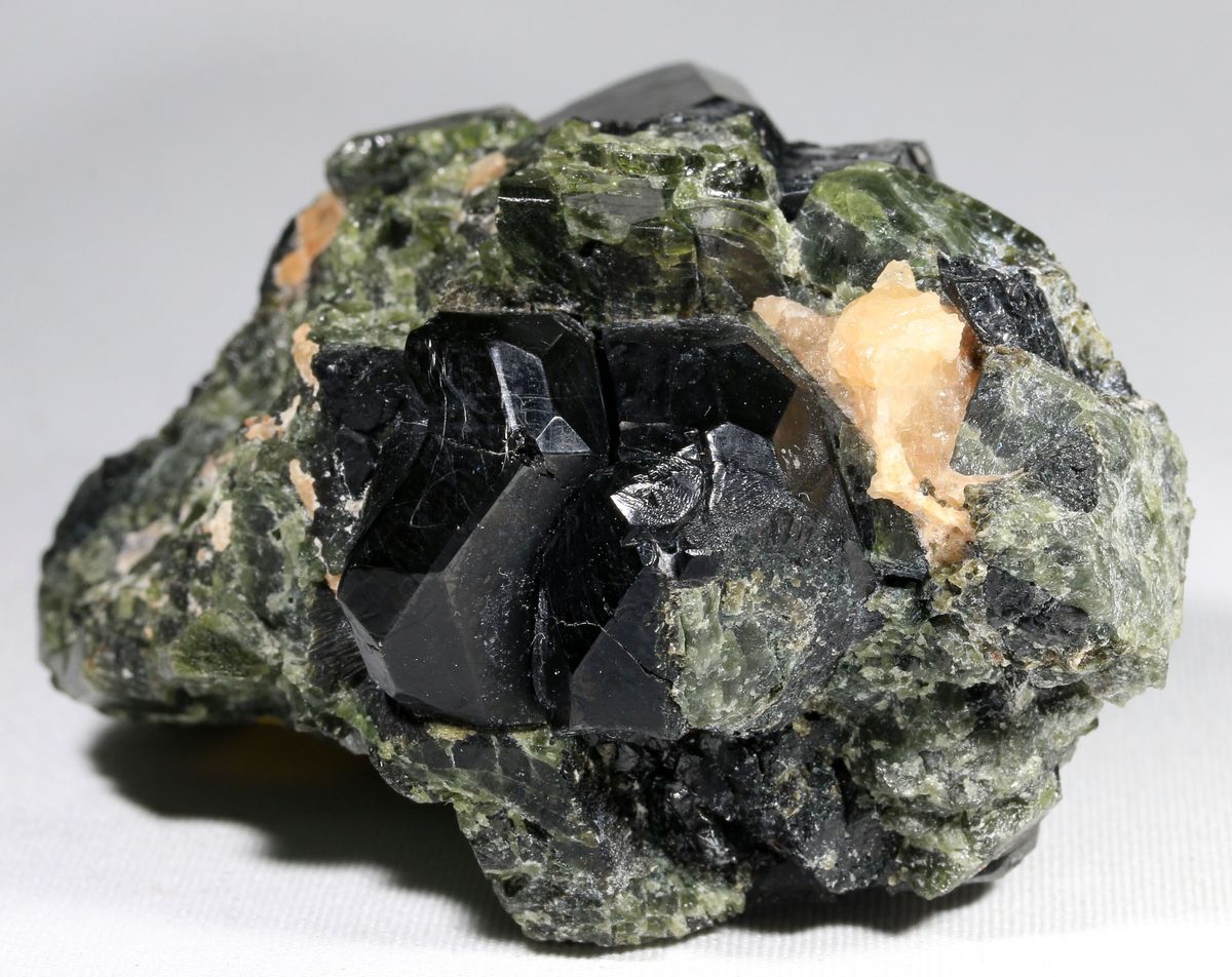 Spinel Var Pleonaste Diopside & Calcite