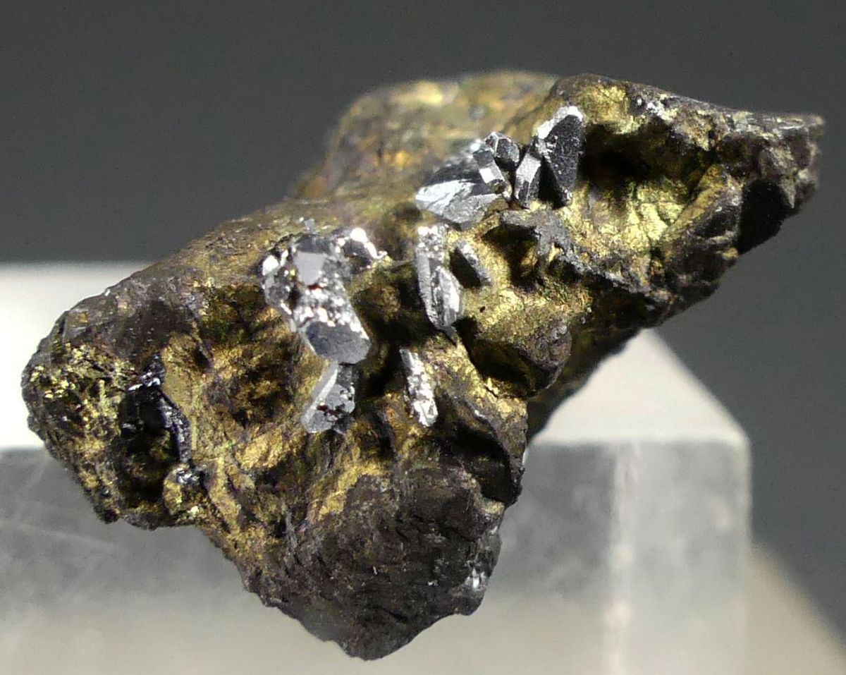 Sperrylite On Chalcopyrite With Talnakhite