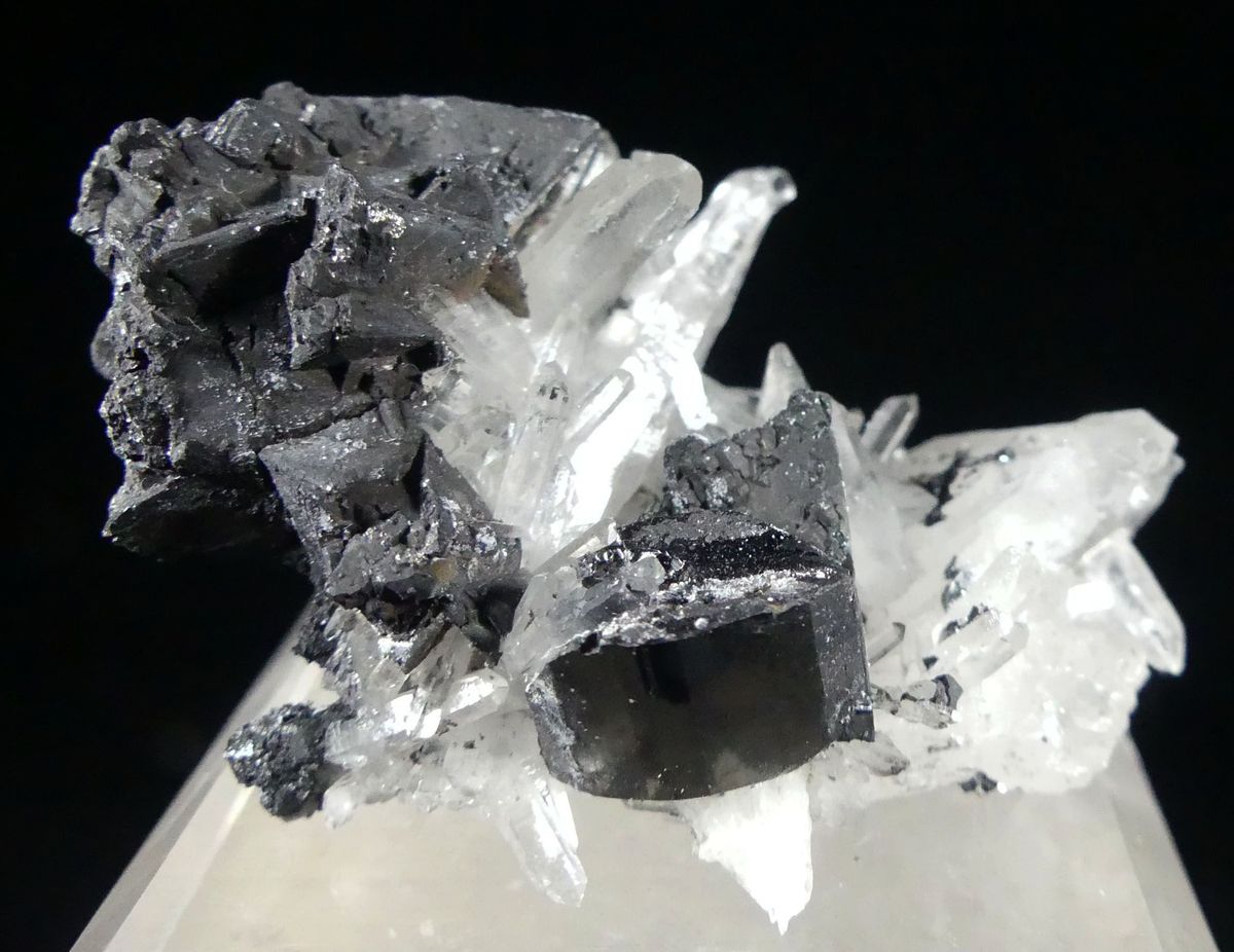 Hübnerite With Tetrahedrite On Quartz