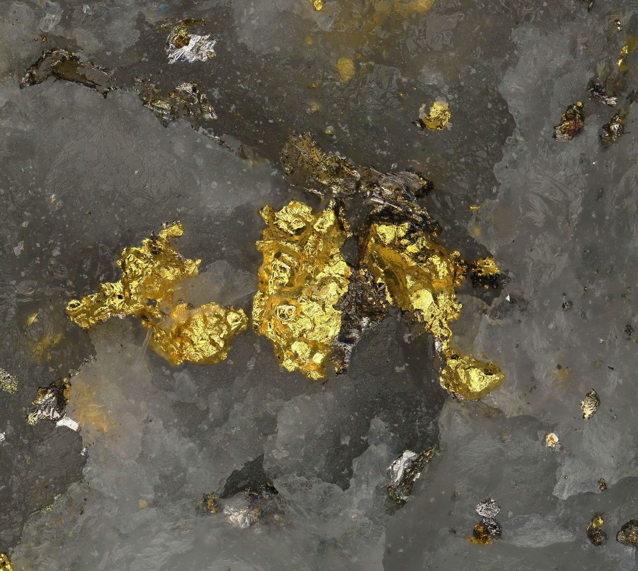 Tsumoite & Native Gold