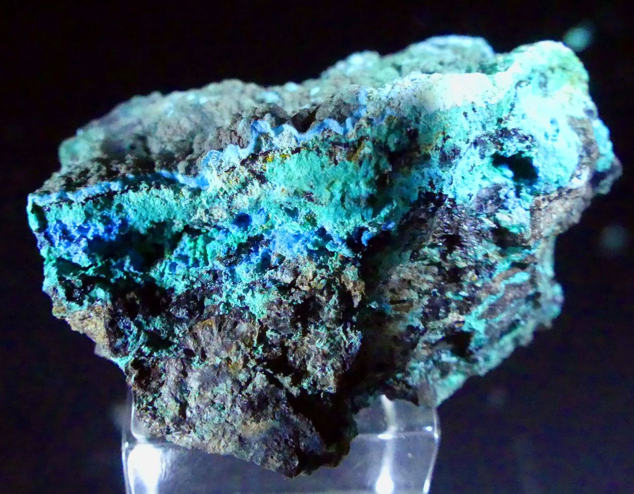 Carbonatecyanotrichite With Malachite