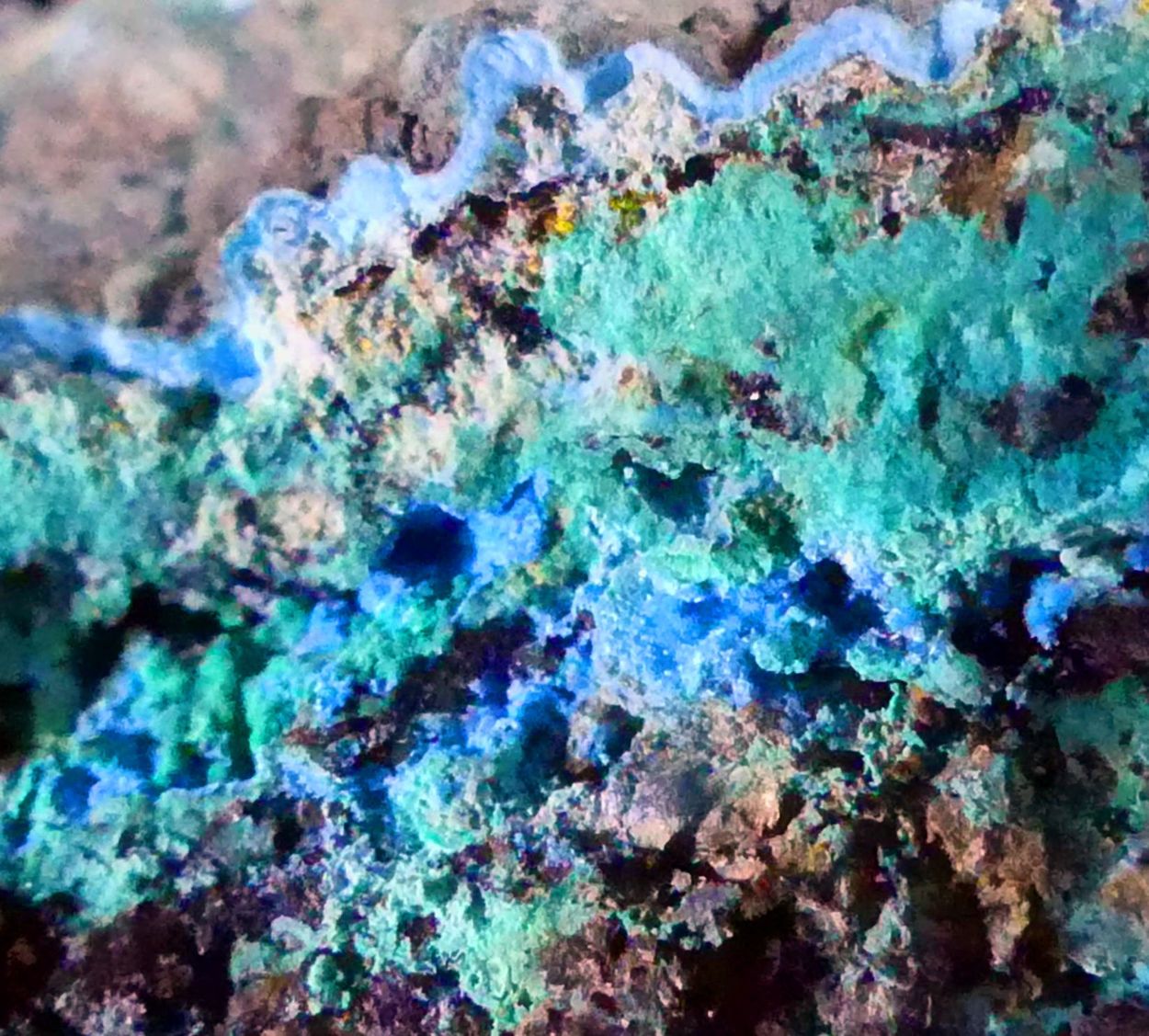 Carbonatecyanotrichite With Malachite