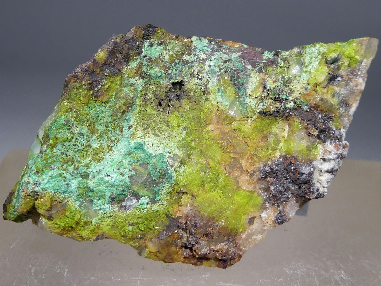 Cuprotungstite & Brochantite