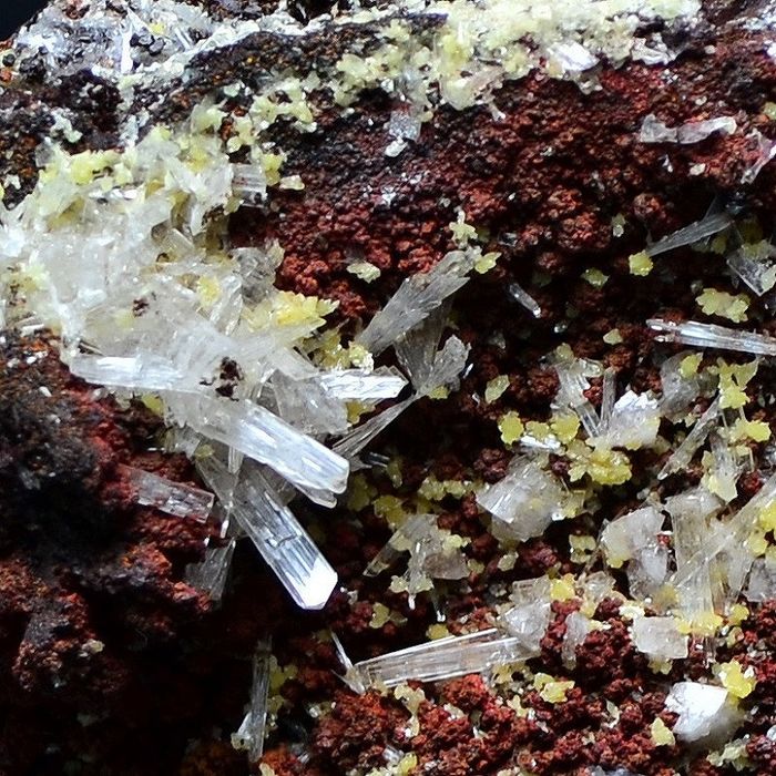 Mimetite & Hemimorphite