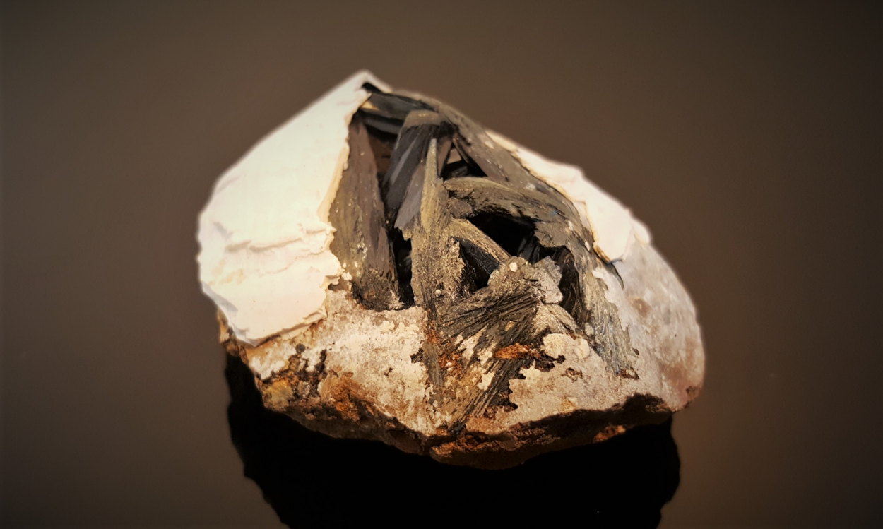 Vivianite In Clam Shell