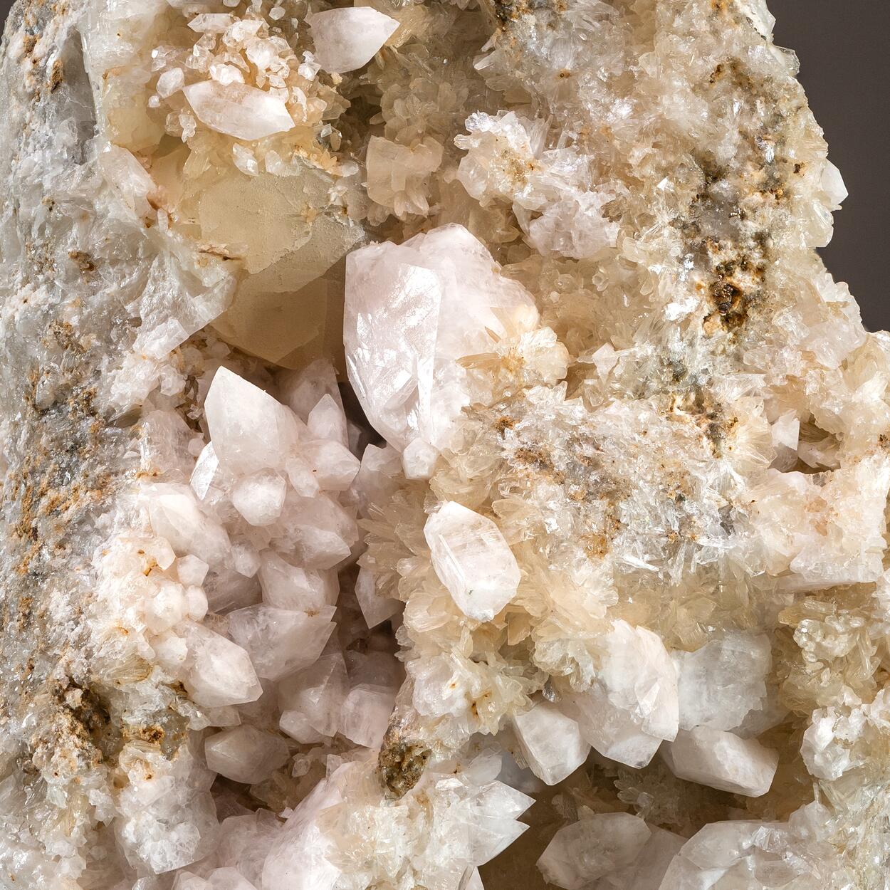 Fluorapophyllite-(K) Stilbite & Calcite
