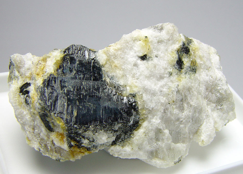 Ferro-tschermakite