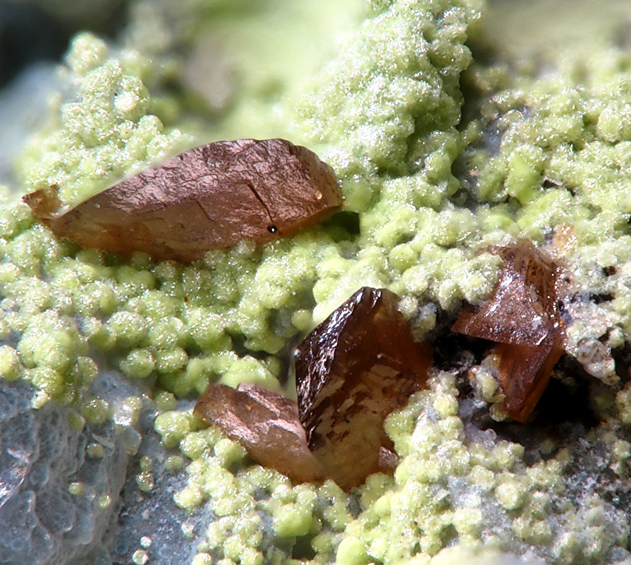 Hechtsbergite & Eulytine
