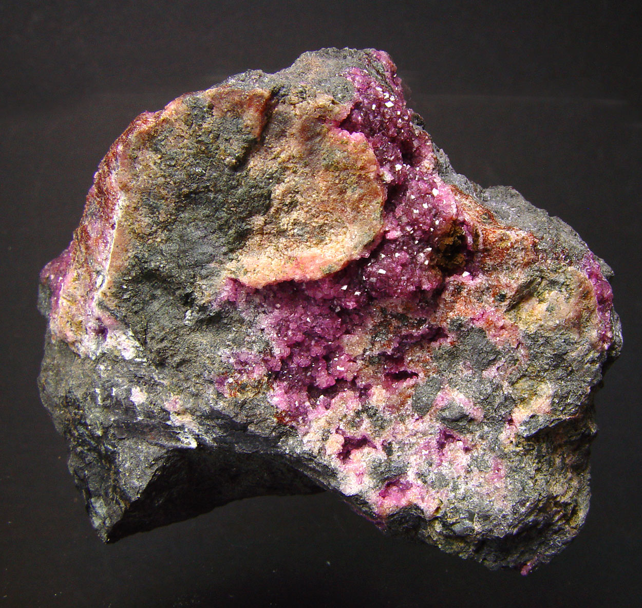 Spherocobaltite