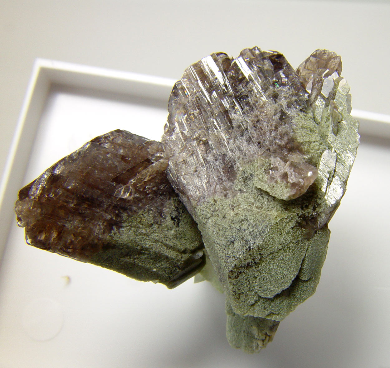 Axinite-(Fe)