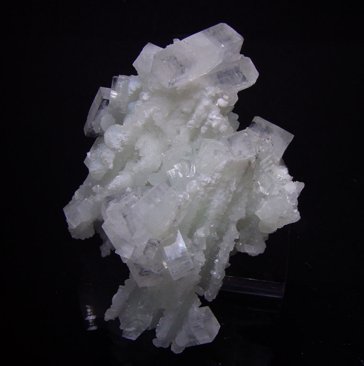 Hydroxyapophyllite-(K)