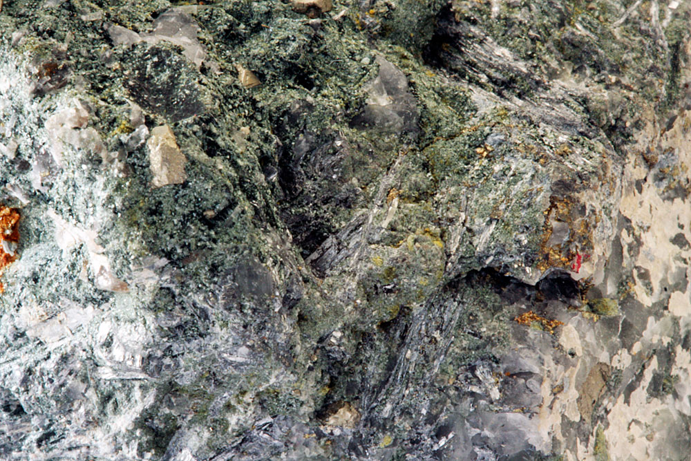 Bismuthinite In Chlorite