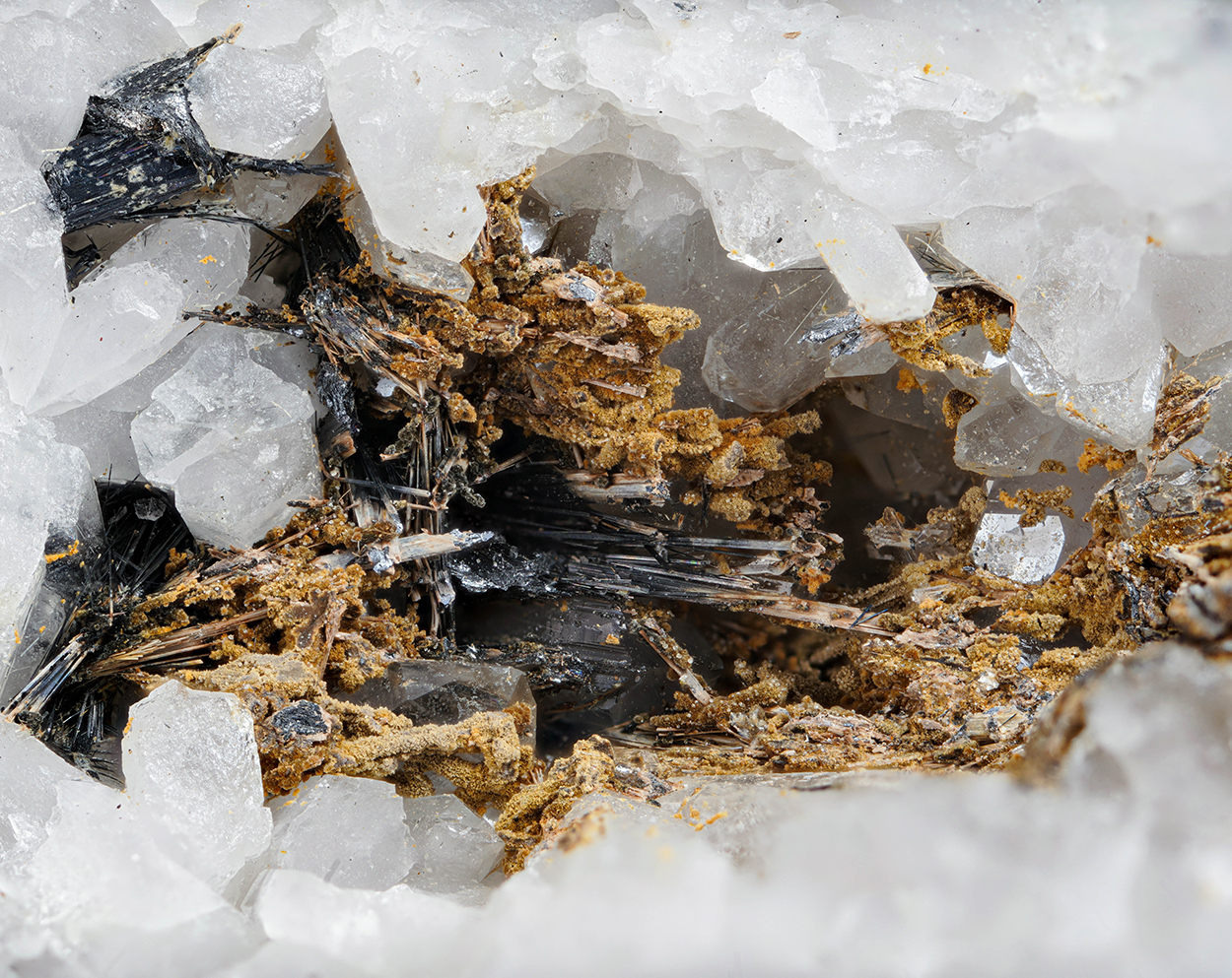 Tripuhyite Cervantite & Stibnite