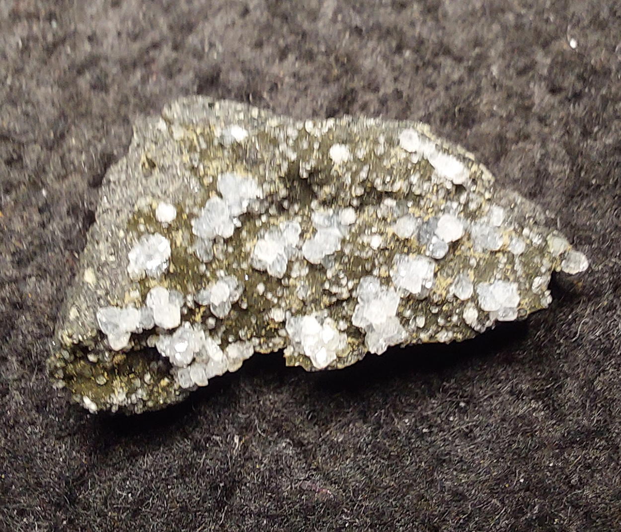 Phillipsite-Ca & Chabazite-Ca