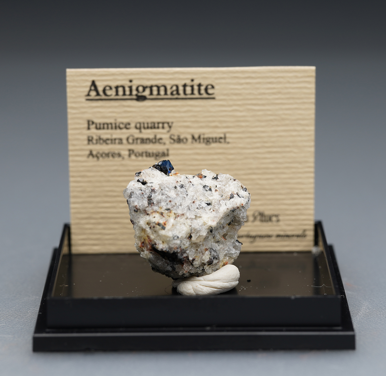 Aenigmatite Fluornatropyrochlore Ferro-katophorite & Britholite-(Ce)
