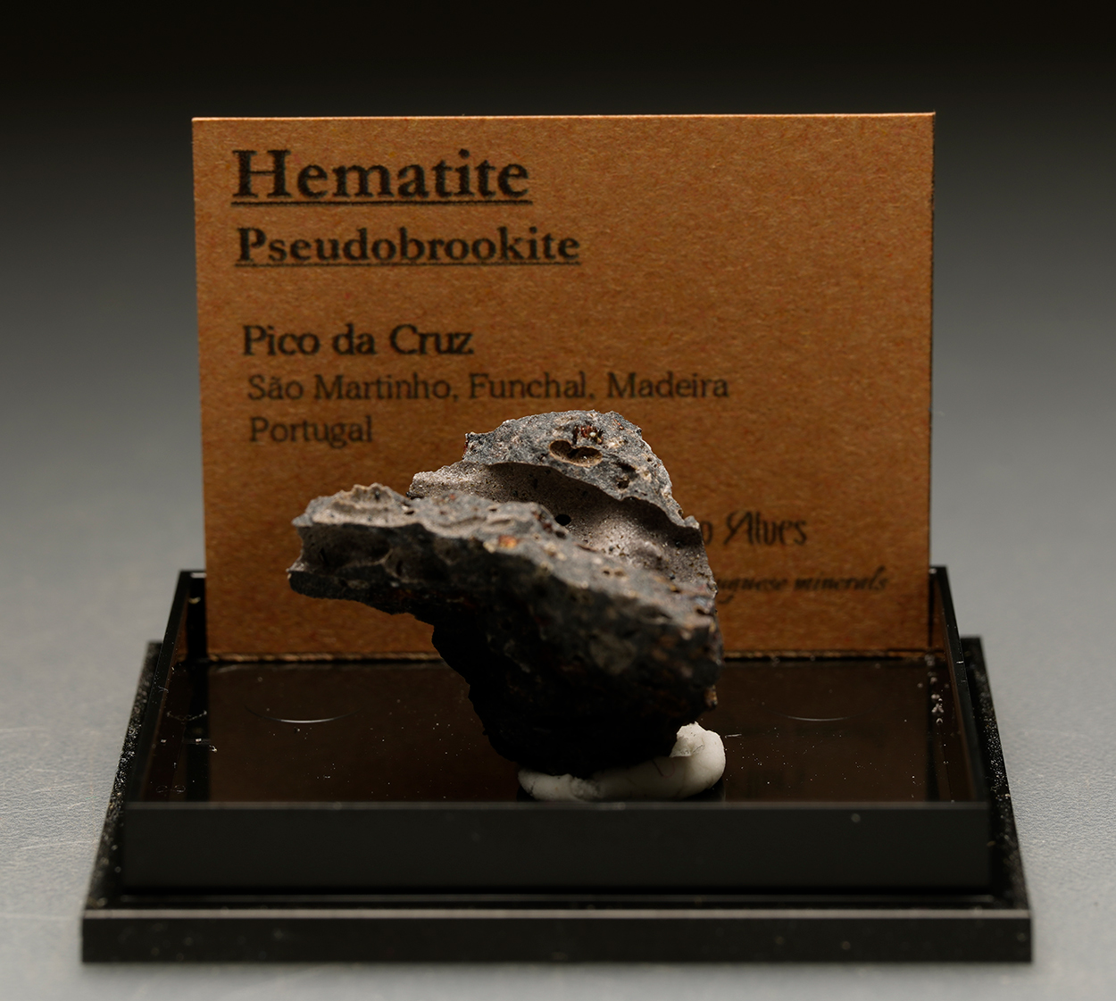 Pseudobrookite Hematite & Edenite