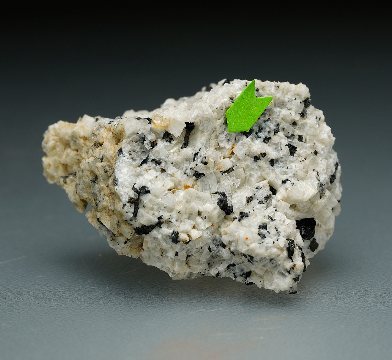 Okanoganite-(Y) & Astrophyllite