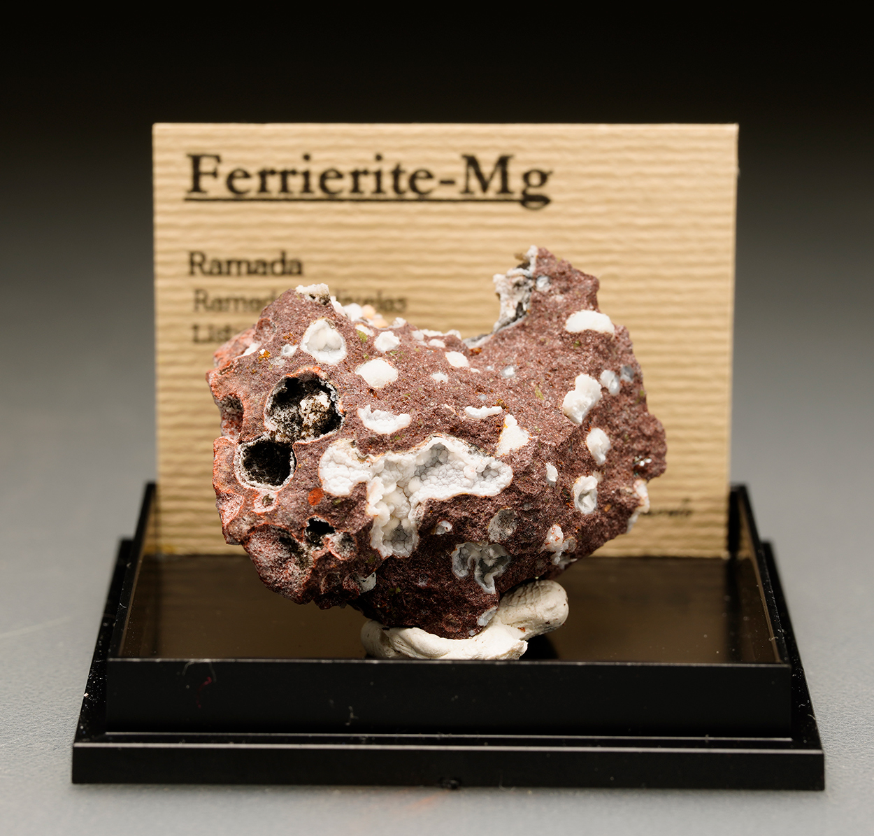 Ferrierite-Mg