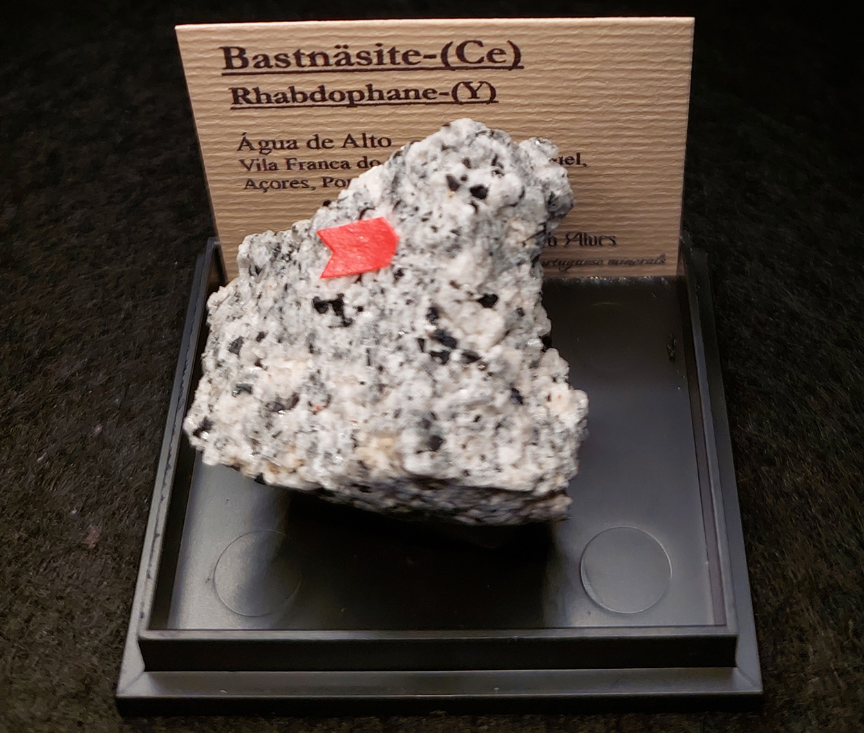 Bastnäsite-(Ce) Rhabdophane-(Y) & Astrophyllite